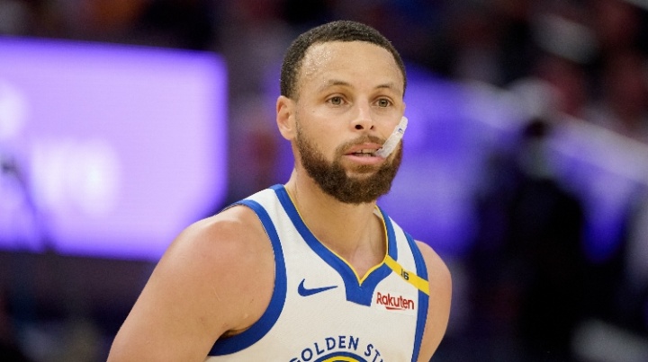 喜欢口腔原味？库里比赛中用过的牙套以3190美元的价格被售出